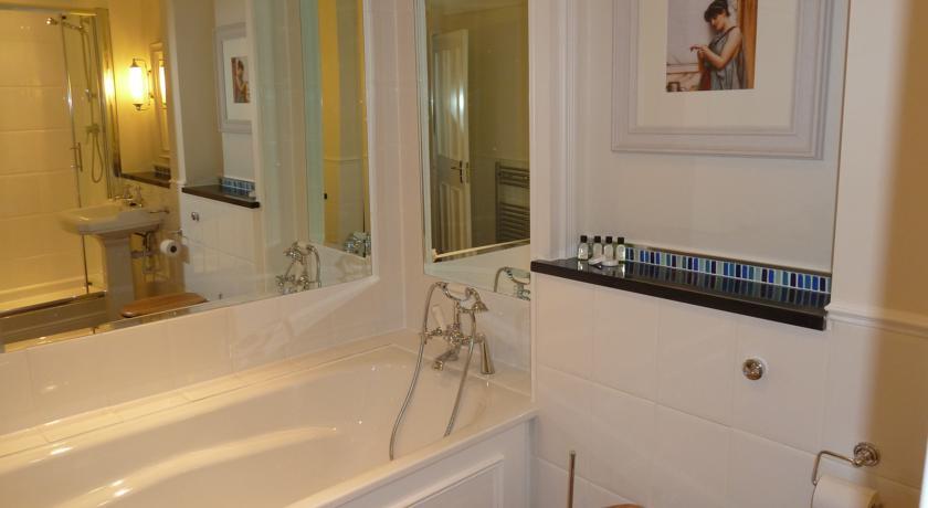Отель Belmore Hotel