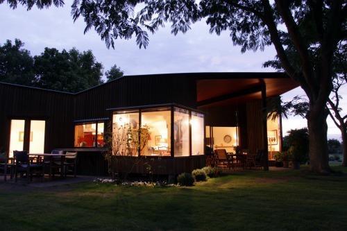 Отель John’s House and The Pavilion Hawke’s Bay Holiday Accommodations