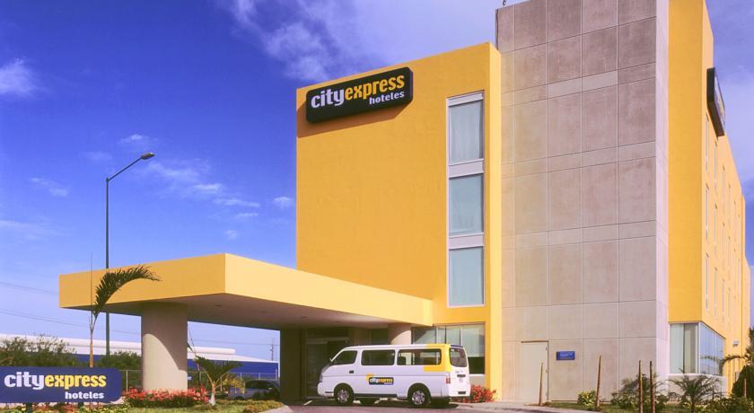 Отель City Express Saltillo Norte