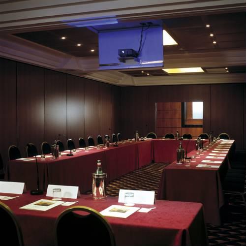 Отель Ramada Naples
