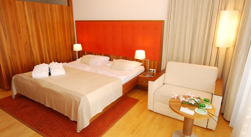 Отель Hotel Therme Laa Superior