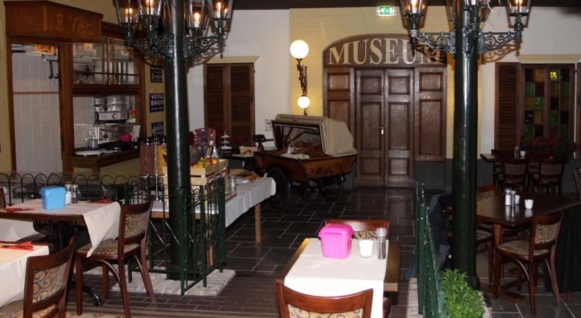 Отель Hotel Courage Waalkade