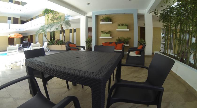 Отель Azteca Inn
