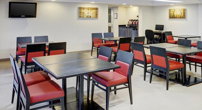 Отель Comfort Inn Barrie