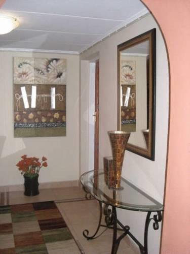 Queen's Place