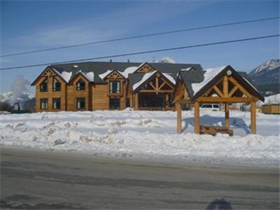 Отель Kicking Horse River Lodge