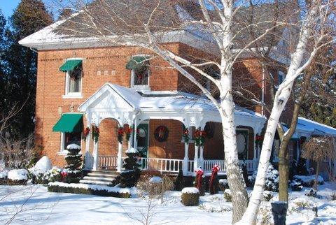 Мини-отель The Country Doll House B&B