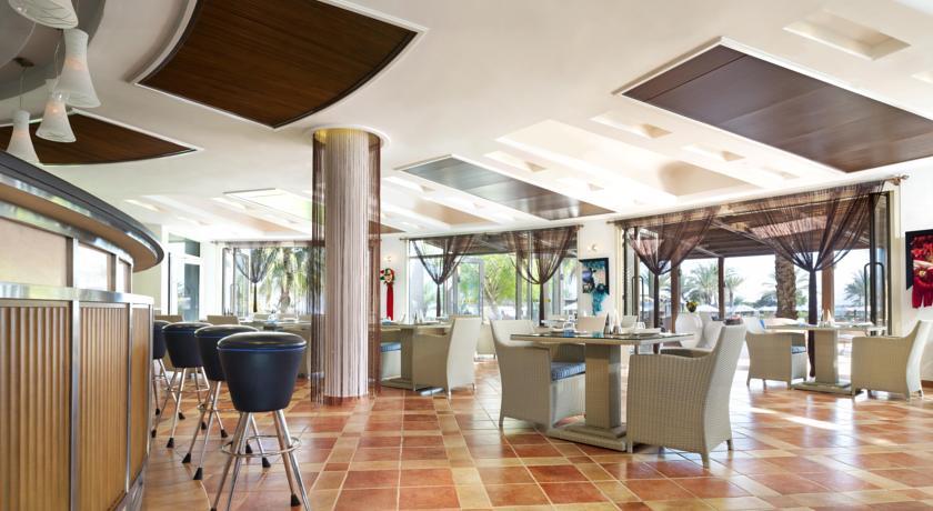 Отель Le Meridien Al Aqah Beach Resort
