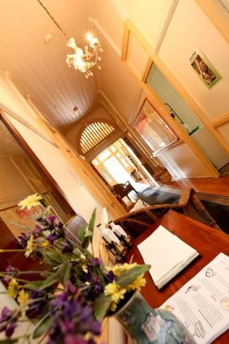 Bowen Terrace Accommodation