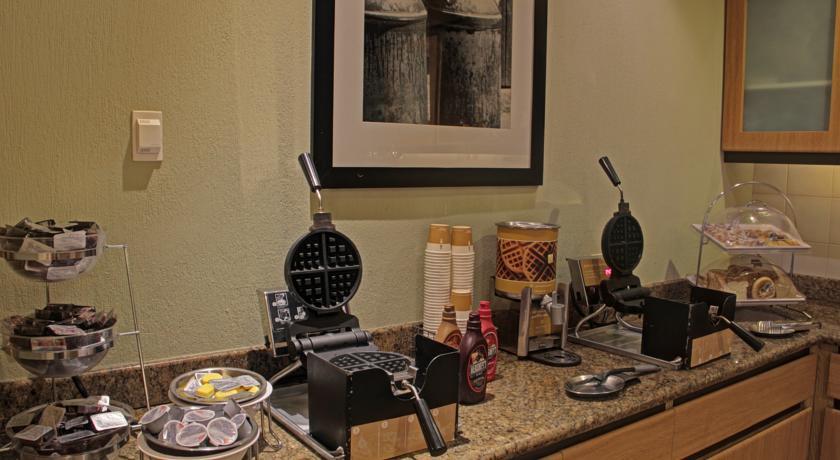 Отель Hampton Inn & Suites San Jose Airport
