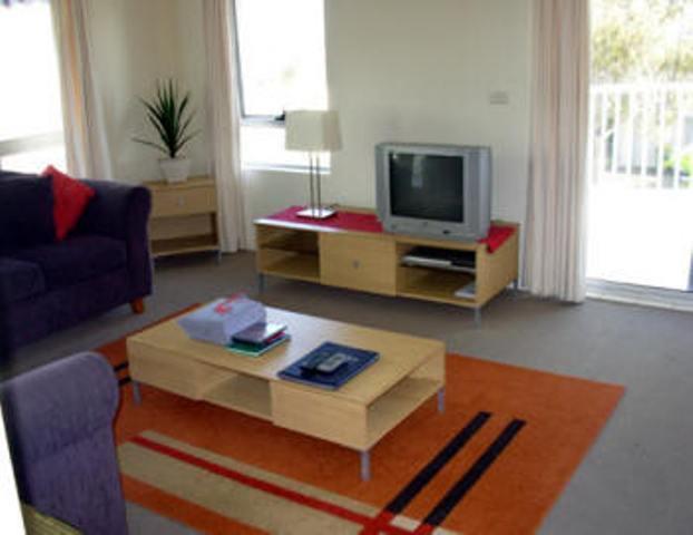 Апартаменты Estoril on Moffat