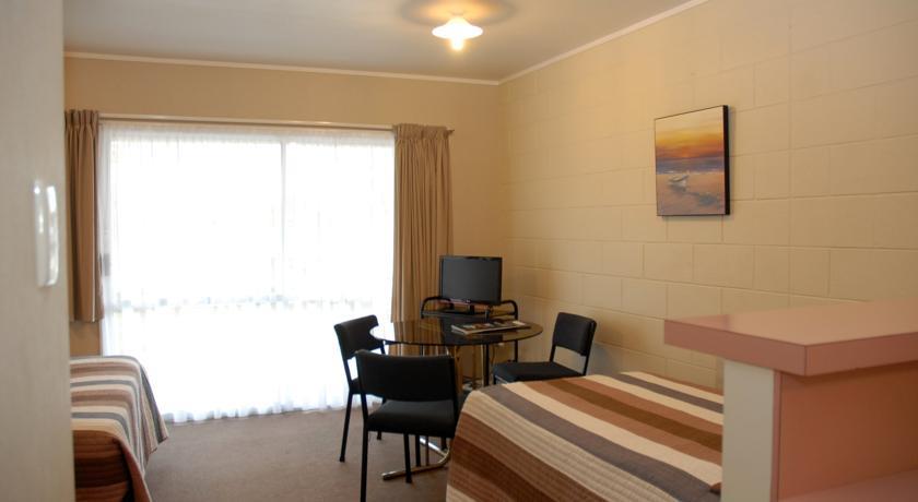 Six On Union Motel
