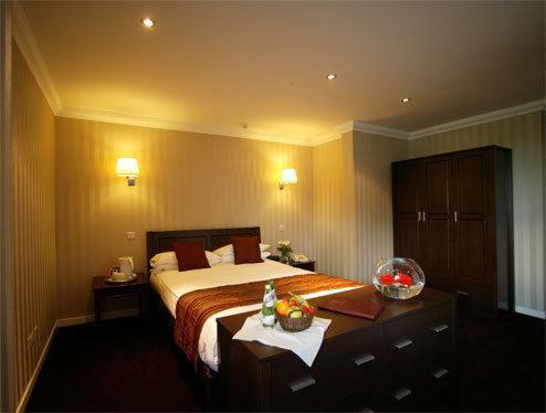 Отель The Fenwick Hotel