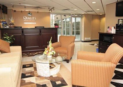 Отель Quality Hotel & Suites Langley