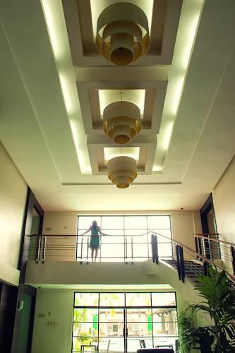 Отель Circle Inn Hotel and Suites Bacolod