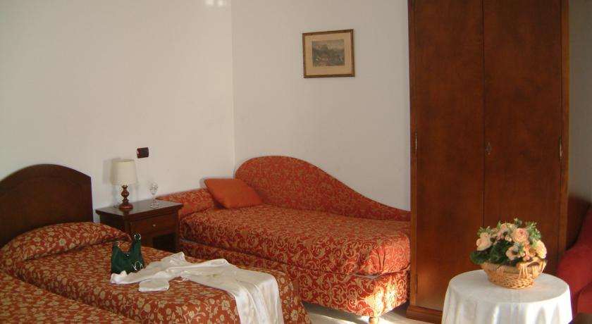 Отель Hotel Il Cavalier D'Arpino