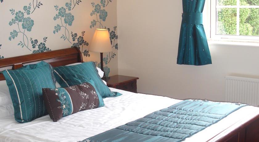 Отель Fox & Hounds Country Hotel