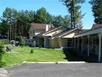 Отель Knights Inn Bracebridge