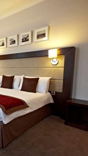 Отель Thistle Newcastle City Centre The County