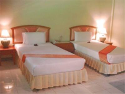 Отель Golden Sand Inn
