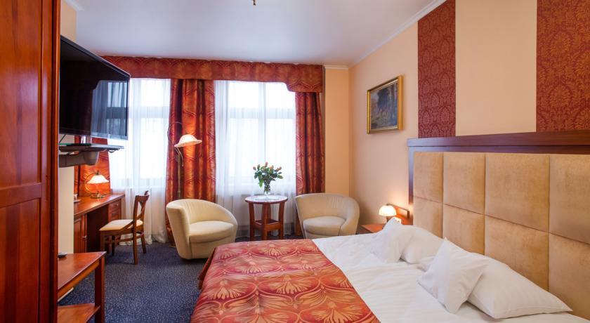 Отель Hotel Hubertus