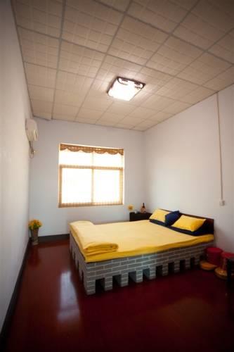 Хостел Travelers Youth Hostel