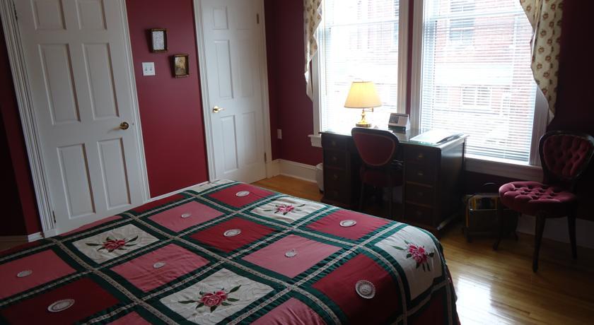 Мини-отель Mahogany Manor Bed & Breakfast