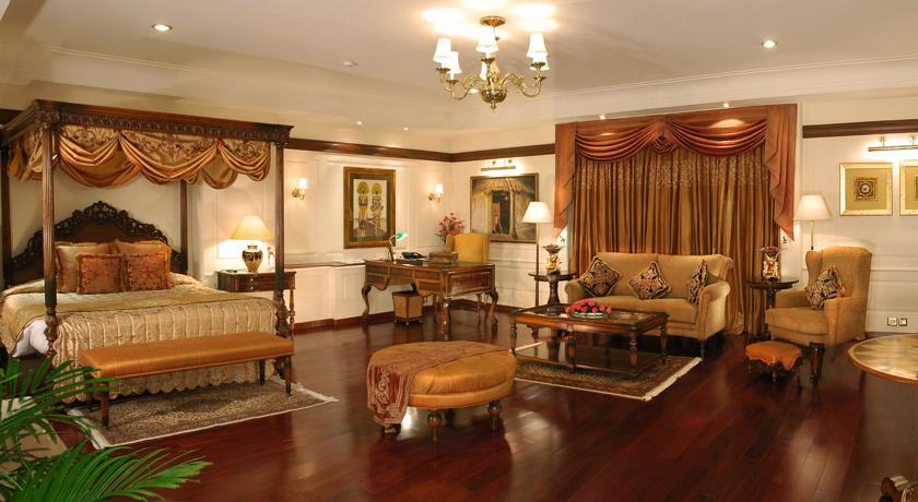 Отель The Palms Town & Country Club