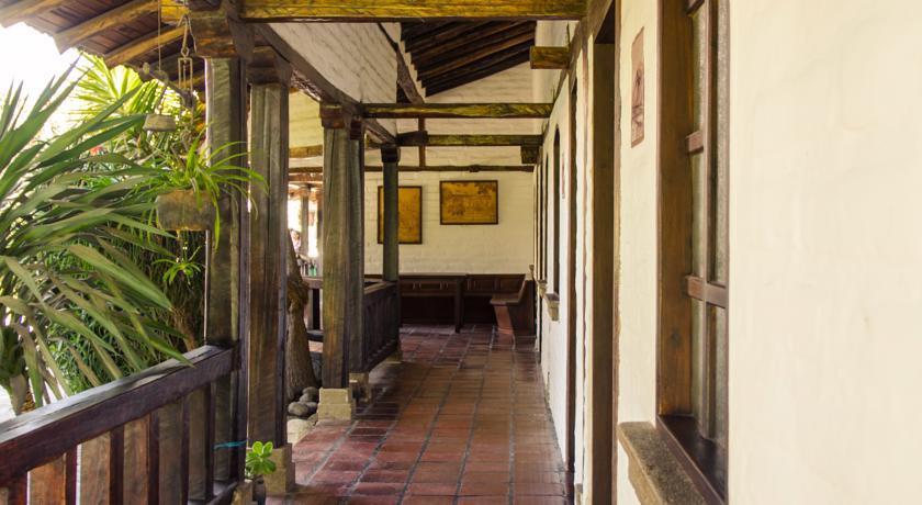 Отель Hotel Hacienda Abraspungo