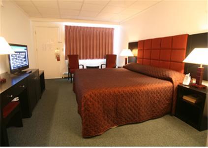 Отель Alpine Inn & Suites