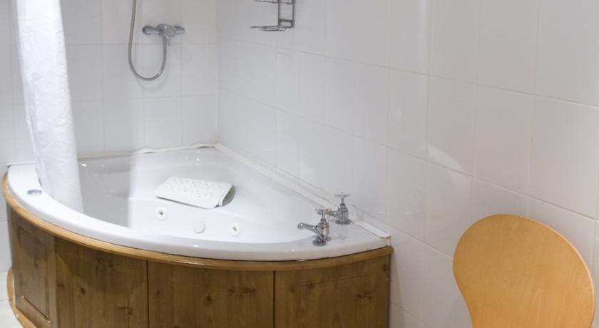 Отель Bourne Hall Country Hotel