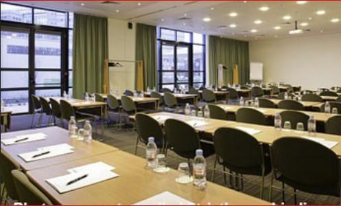 Отель ibis Maubeuge
