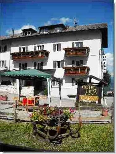 Отель Hotel Licia