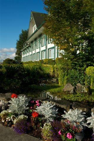 Отель Delta Town and Country Inn