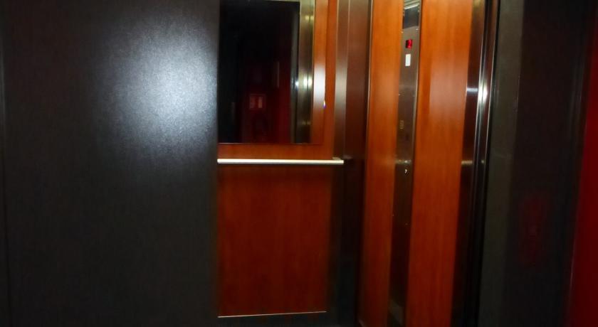 Отель Hôtel Ariane