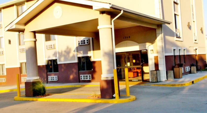 Отель Quality Inn Topeka