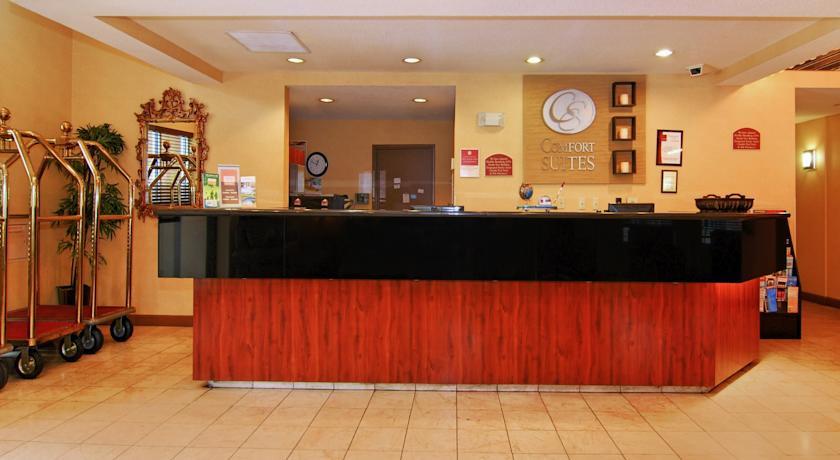 Отель Comfort Suites I-240 East-Airport