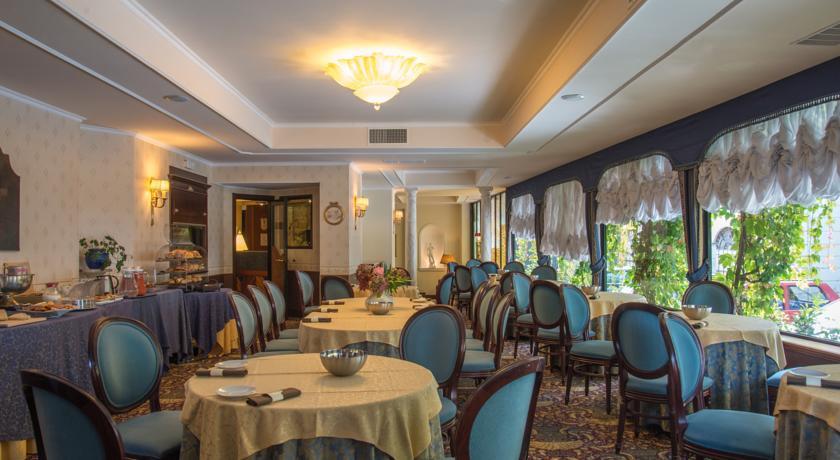 Отель Hotel Columbus