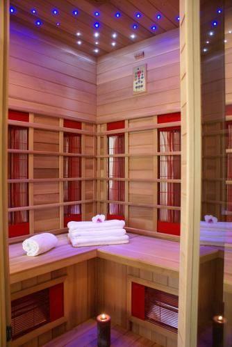 Отель Hôtel Spa La Madrague