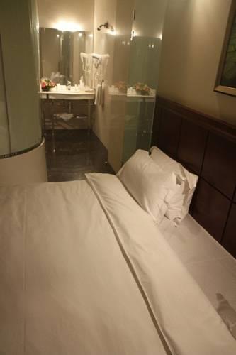 Midtown Hotel & Suites