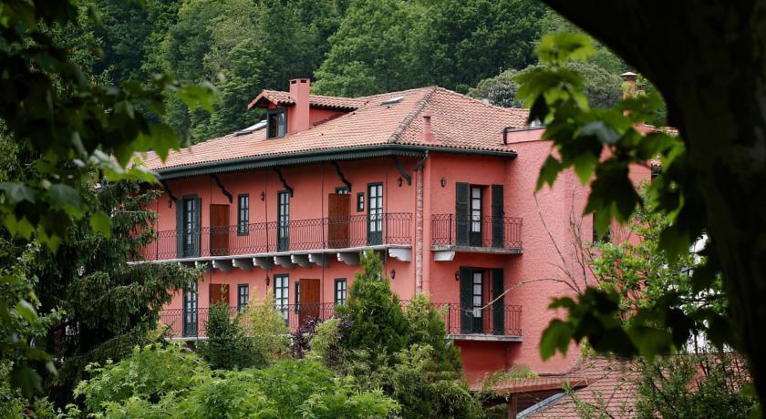 Отель Churrut Hotel