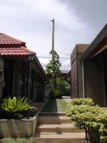Kluay Mai Bungalow Beach