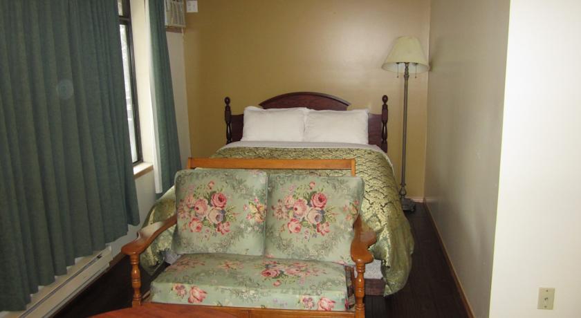 Отель Chalet Continental Motel