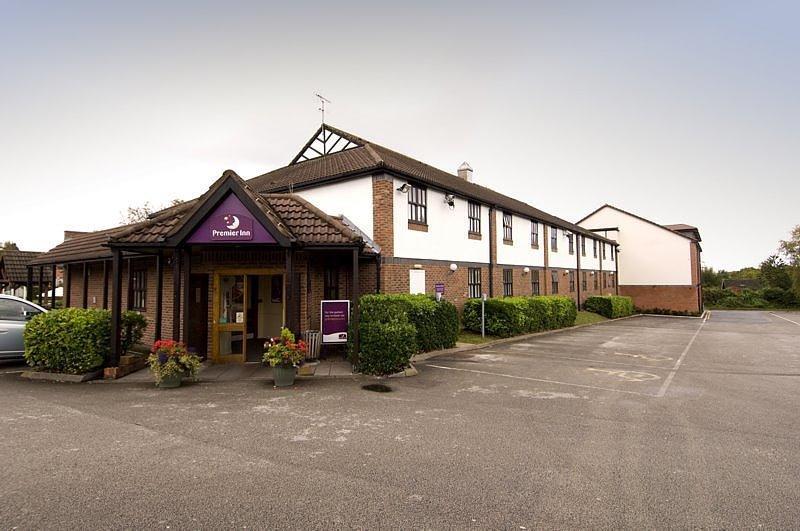 Отель Premier Inn Wirral (Heswall)