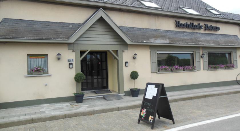 Отель Hostellerie Petrus