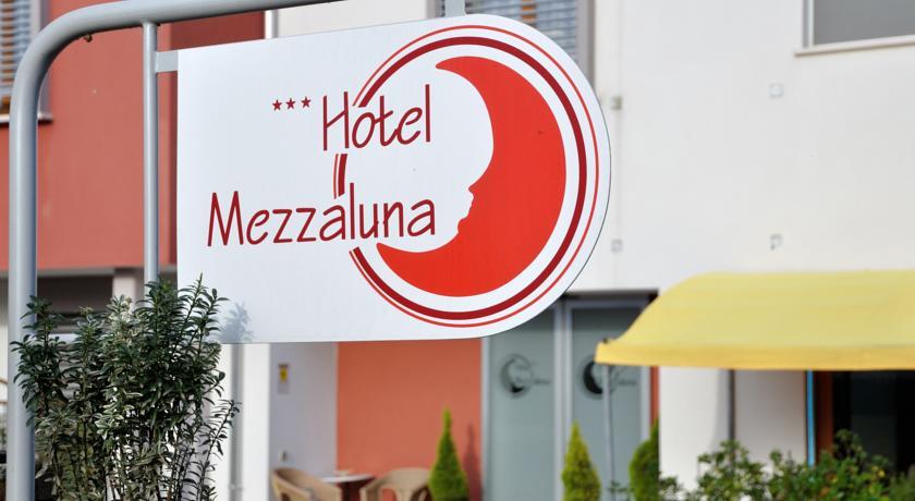 Отель Hotel Mezzaluna
