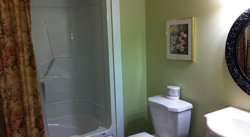 Мини-отель Colonial Charm Inn Bed & Breakfast