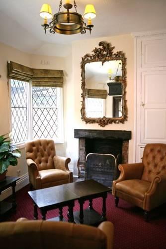 Отель The Saracens Head Hotel