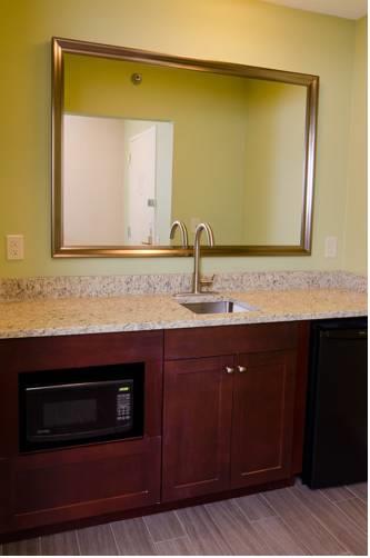 Отель DoubleTree Suites by Hilton Charlotte/SouthPark