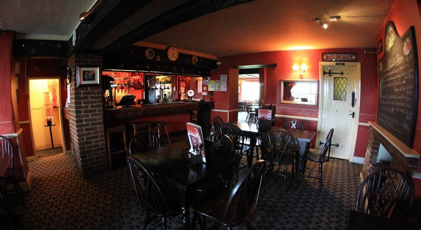 Отель Three Horseshoes Inn